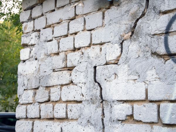 Cracked Brick Wall Repair in Chagrin Falls